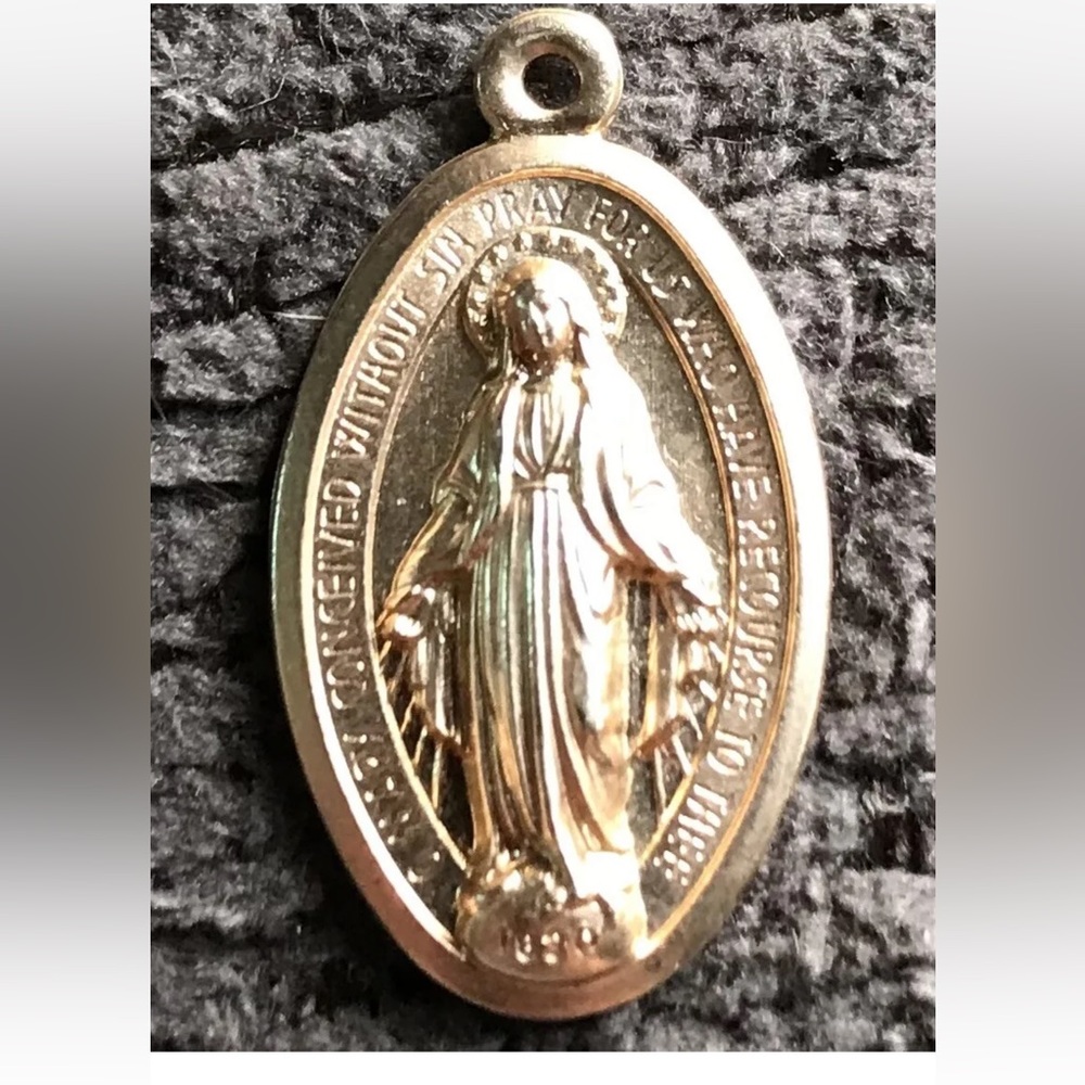 VINTAGE 70'S MARY - MIRACULOUS MEDAL - GOLD FILLED 1/2010K GF -PRAY FOR US